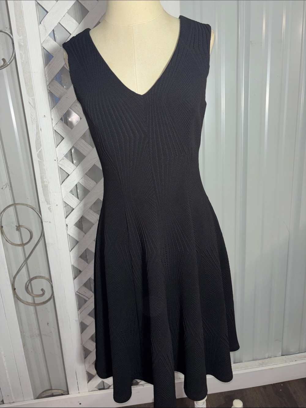 Frank Lyman Design Black Sleeveless V-Neck Midi Fit-and-Flare Dress